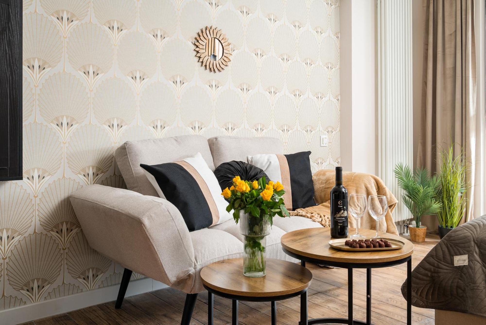 Lovely Boutique Studios 2X1Br Nearby Chopin Airport & 15 Min To Centre By Tram Warszawa Exteriör bild